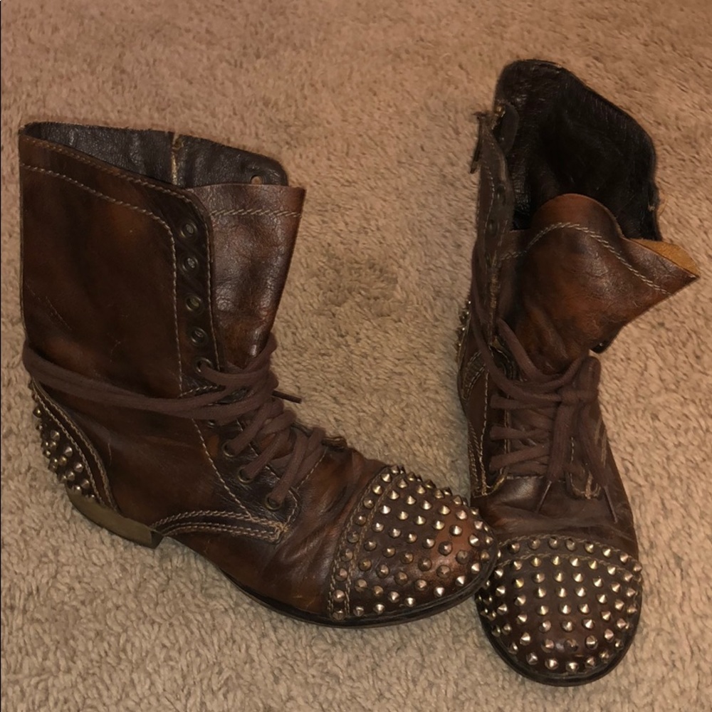 Combat boots